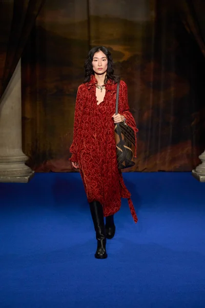 Look 25